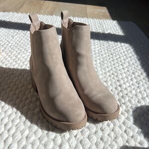 MIA tan platform boots with a slight heel great condition size 8.5
